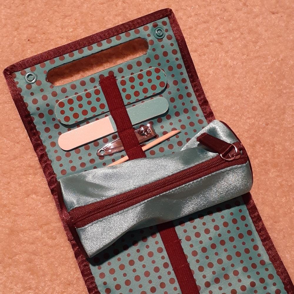 Foldable manicure set